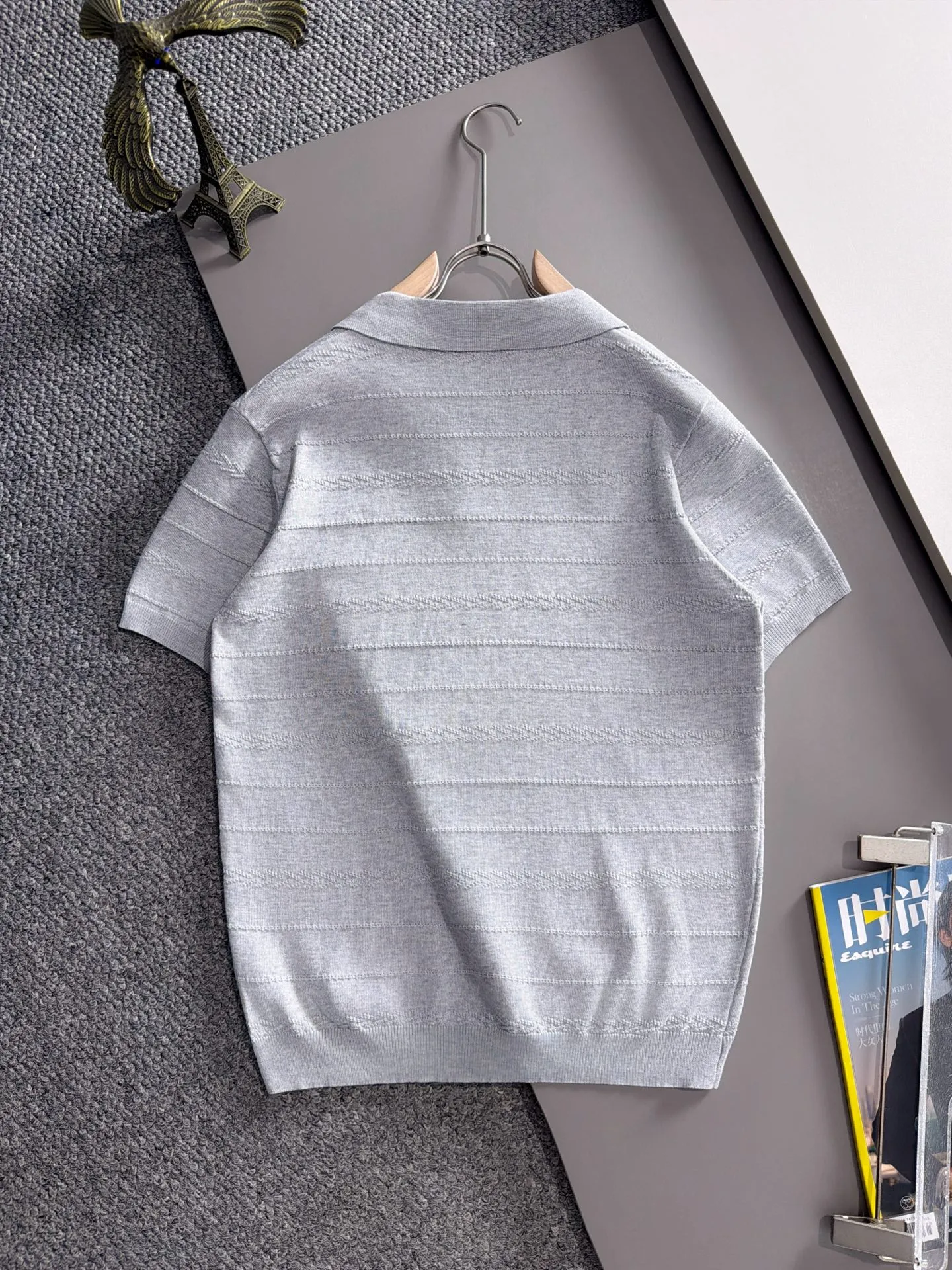 LP high quality Loro Piana 26ss New Arrival men's short-sleeved T-shirt. Made of combed cotton yarn knitted cotton fabric, no pressure when entering and exiting the counter. Exclusive control of raw materials. It feels substantial when weighed, and the upper body is more textured than ordinary T-shirts. This texture can handle the weather easily and is suitable for both hot and cold! Loose fit design, looks noble. The only correct version is available Size: M to 3XL